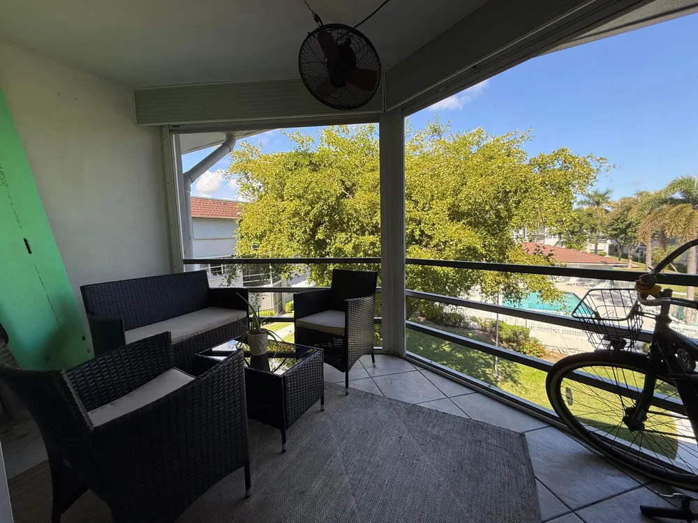 1040 SE 4th Ave, Deerfield Beach, FL 33441