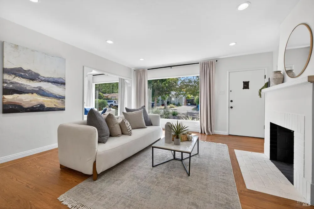 2211 Humboldt St, Santa Rosa, CA 95404