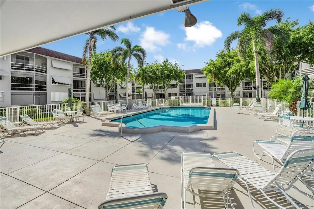 1040 SE 4th Ave, Deerfield Beach, FL 33441