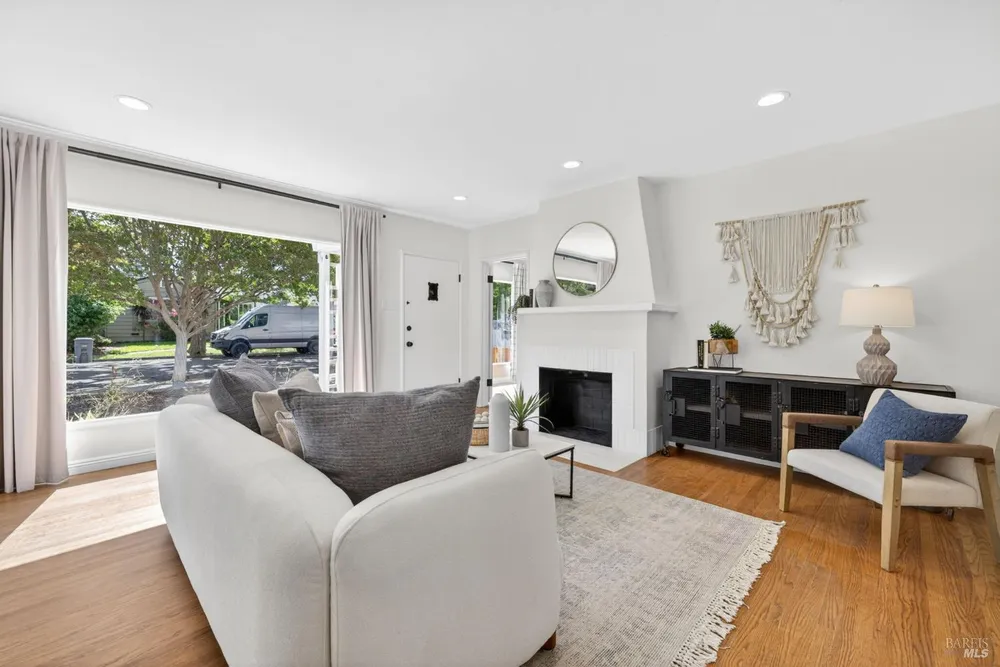 2211 Humboldt St, Santa Rosa, CA 95404