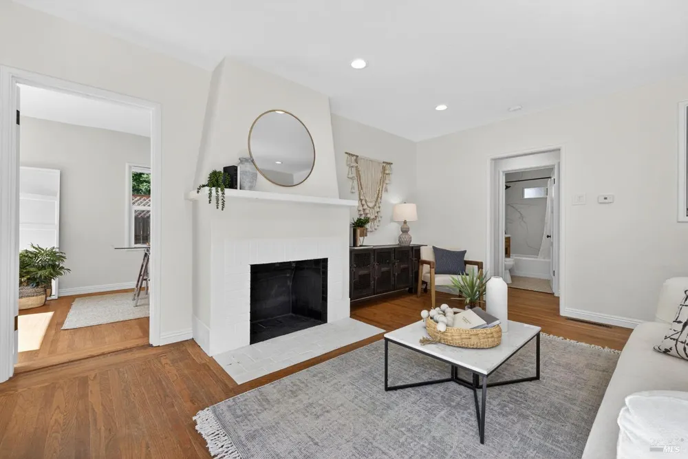 2211 Humboldt St, Santa Rosa, CA 95404