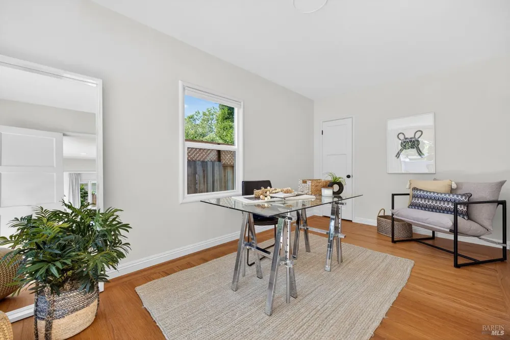 2211 Humboldt St, Santa Rosa, CA 95404