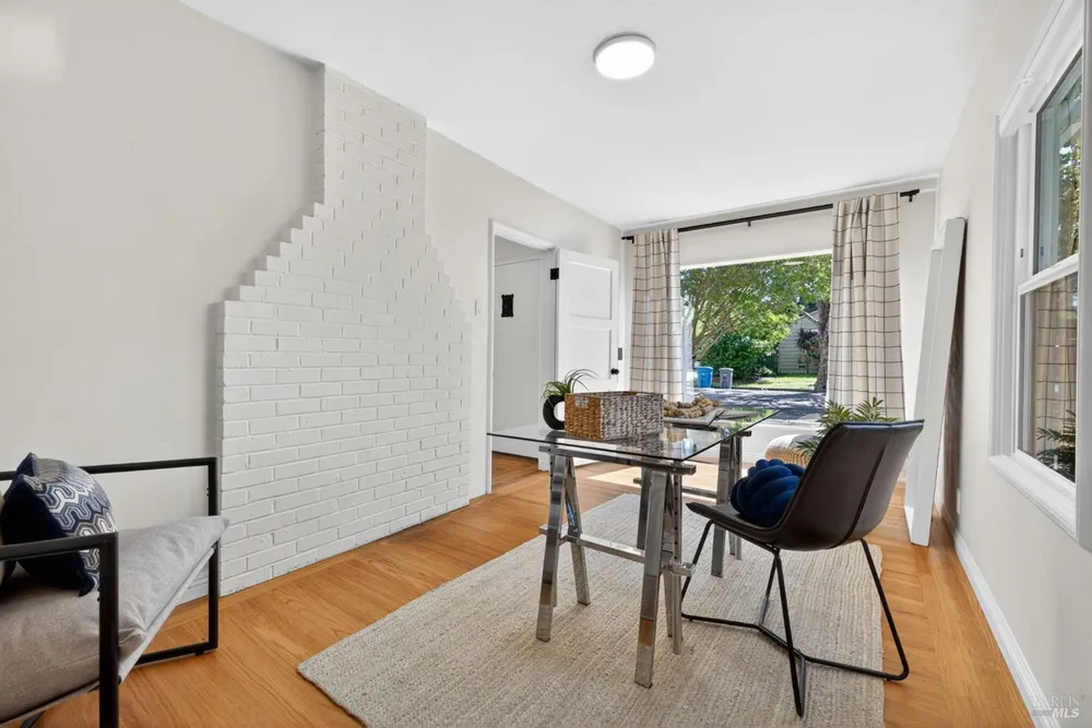 2211 Humboldt St, Santa Rosa, CA 95404