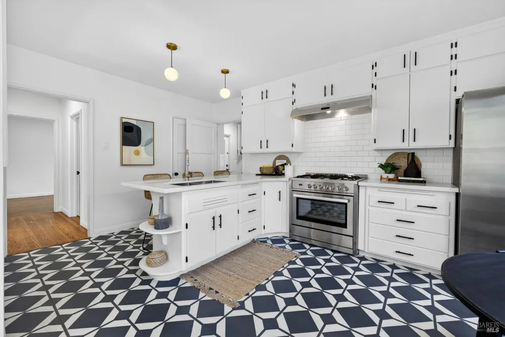 2211 Humboldt St, Santa Rosa, CA 95404