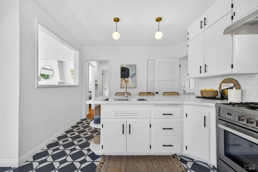 2211 Humboldt St, Santa Rosa, CA 95404
