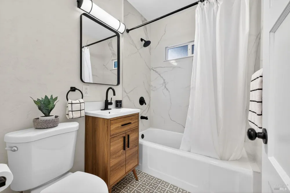 2211 Humboldt St, Santa Rosa, CA 95404