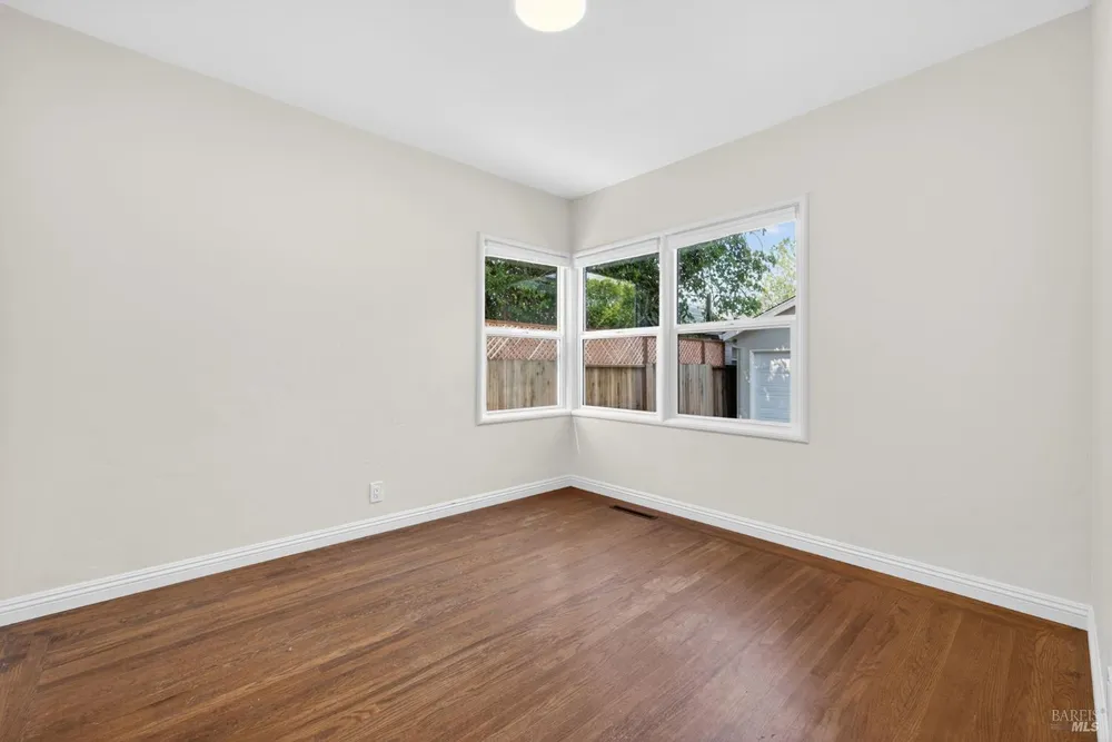 2211 Humboldt St, Santa Rosa, CA 95404
