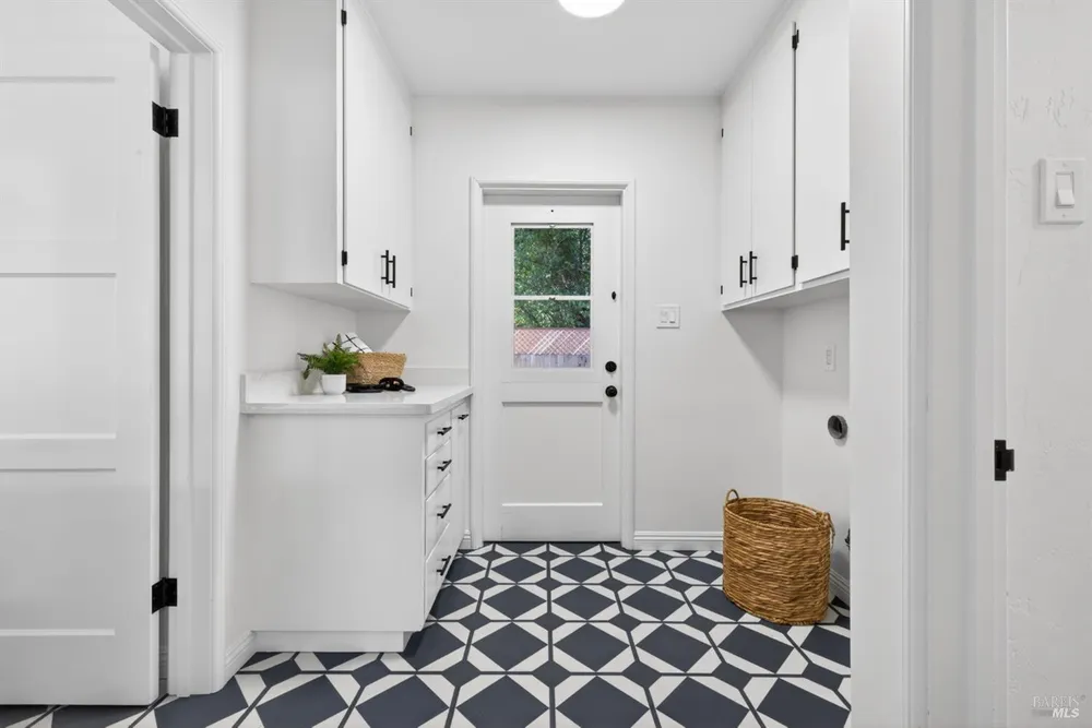 2211 Humboldt St, Santa Rosa, CA 95404