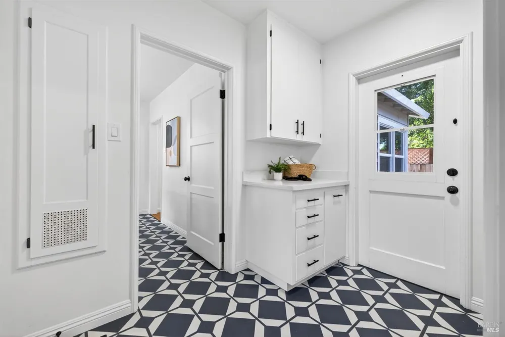 2211 Humboldt St, Santa Rosa, CA 95404