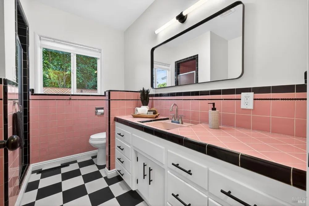 2211 Humboldt St, Santa Rosa, CA 95404