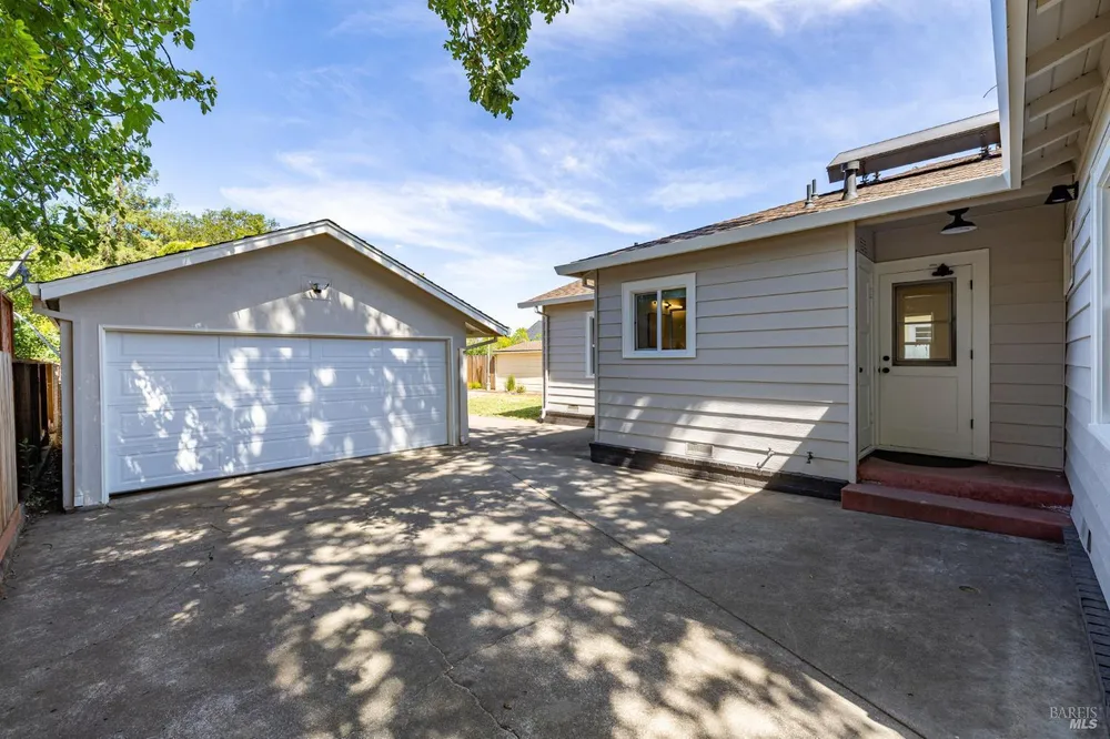 2211 Humboldt St, Santa Rosa, CA 95404