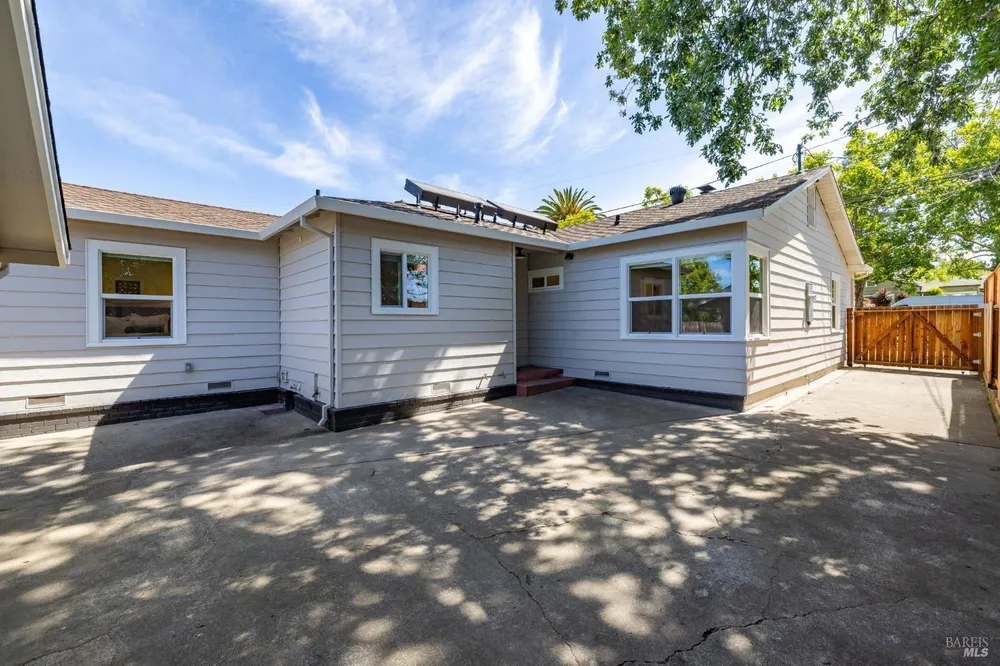 2211 Humboldt St, Santa Rosa, CA 95404