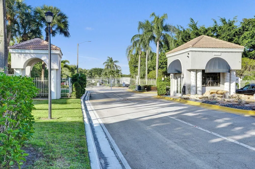 5415 Verona Dr, Boynton Beach, FL 33437