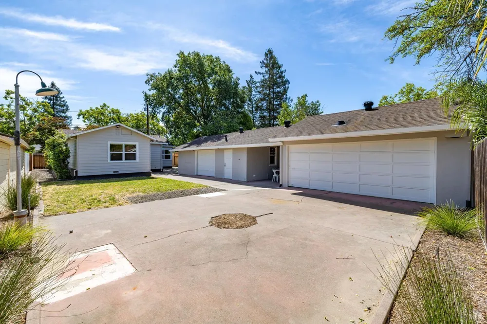 2211 Humboldt St, Santa Rosa, CA 95404