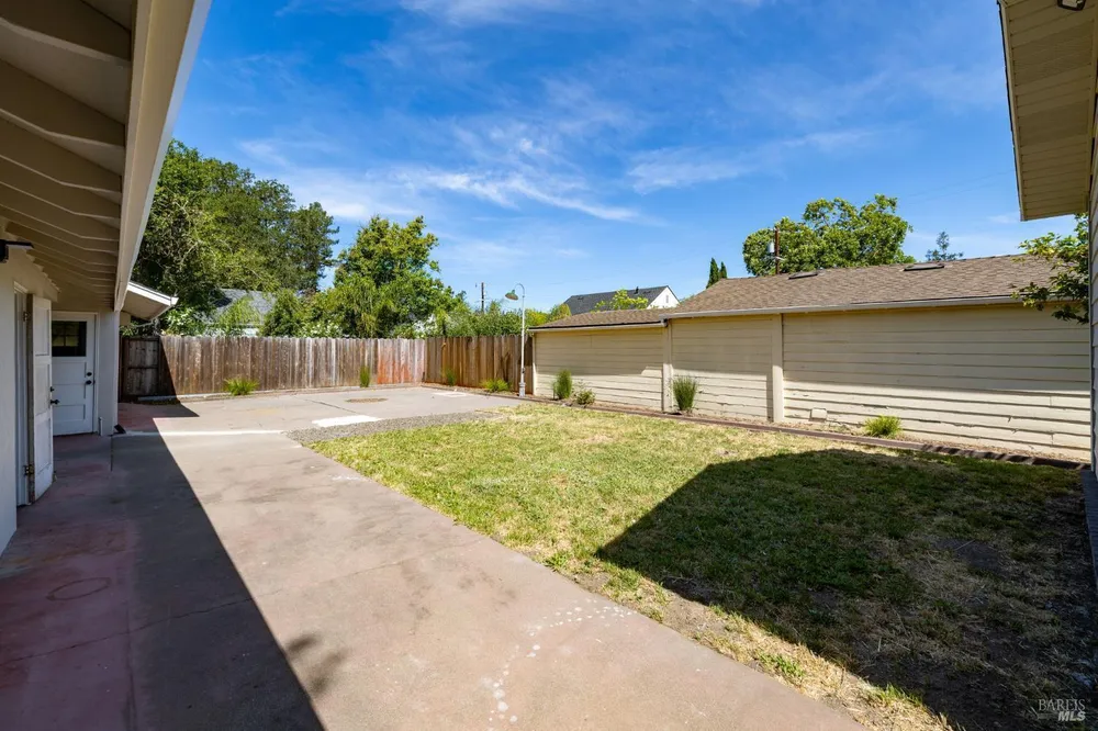 2211 Humboldt St, Santa Rosa, CA 95404