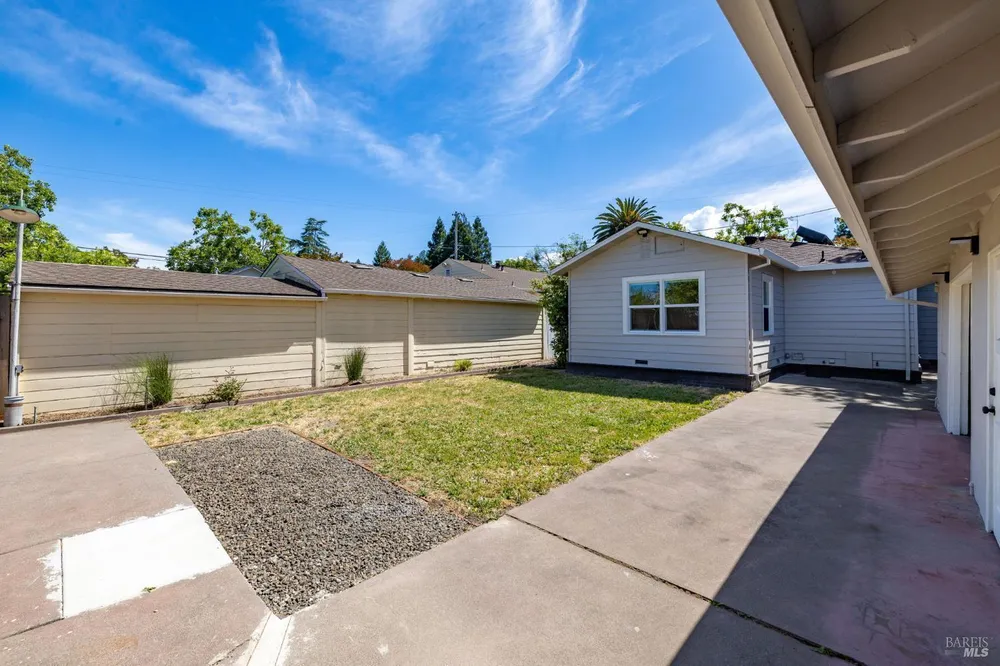 2211 Humboldt St, Santa Rosa, CA 95404
