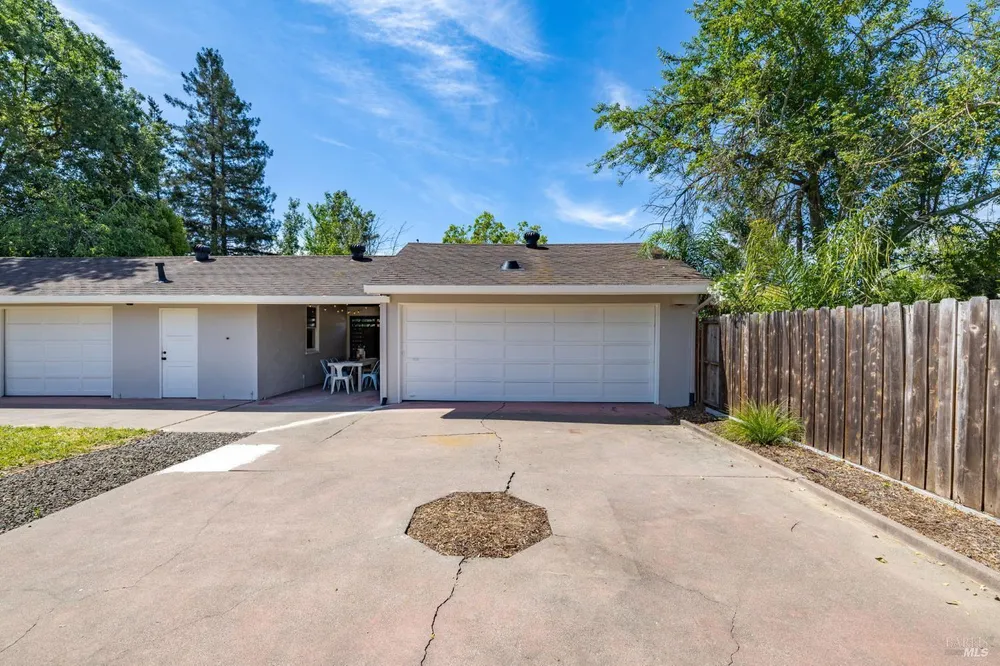 2211 Humboldt St, Santa Rosa, CA 95404