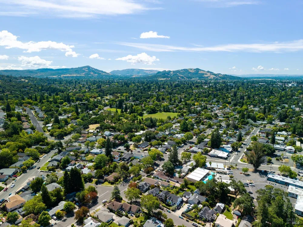 2211 Humboldt St, Santa Rosa, CA 95404
