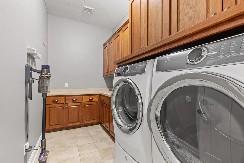 9106 COLD STREAM LANE, Eden Prairie, MN 55347