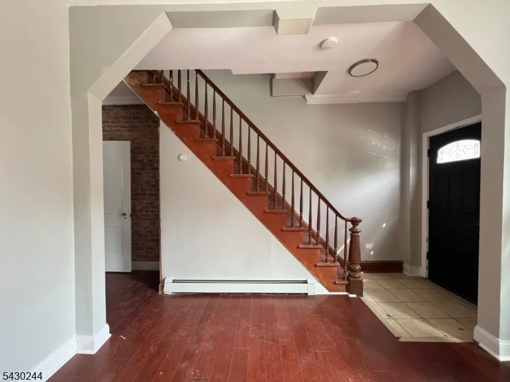 17 8th Ave, Newark, NJ 07104