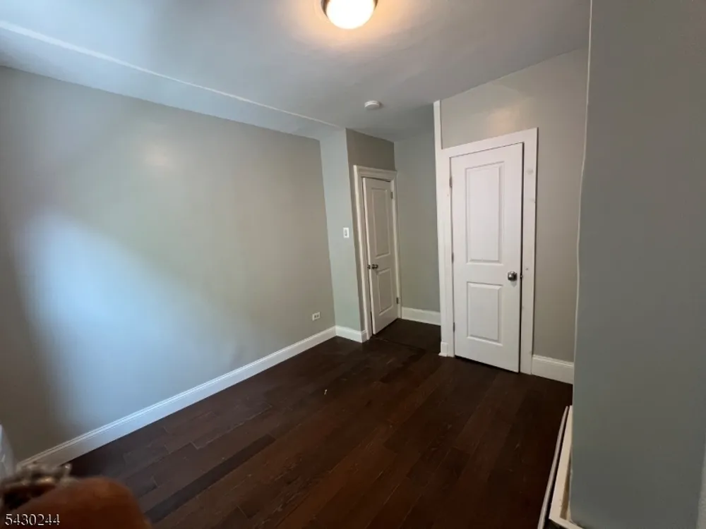 17 8th Ave, Newark, NJ 07104