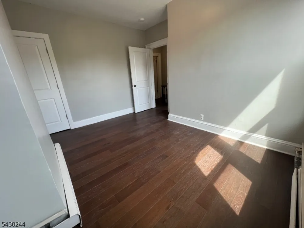 17 8th Ave, Newark, NJ 07104
