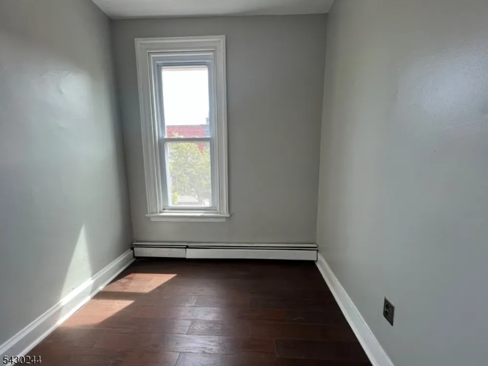 17 8th Ave, Newark, NJ 07104