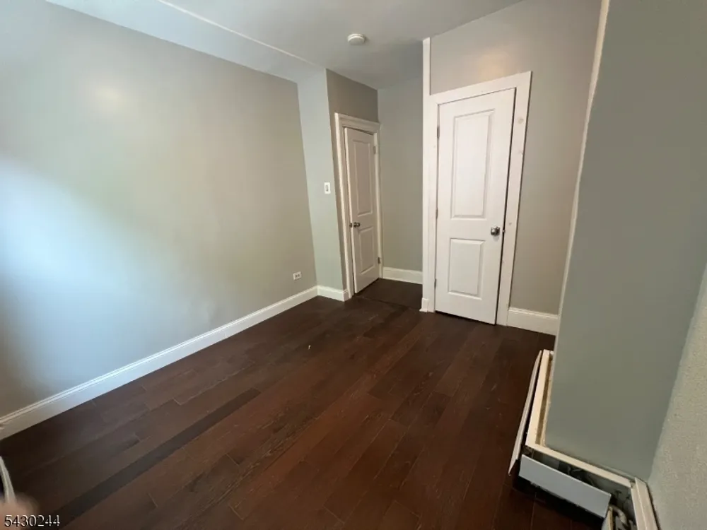 17 8th Ave, Newark, NJ 07104