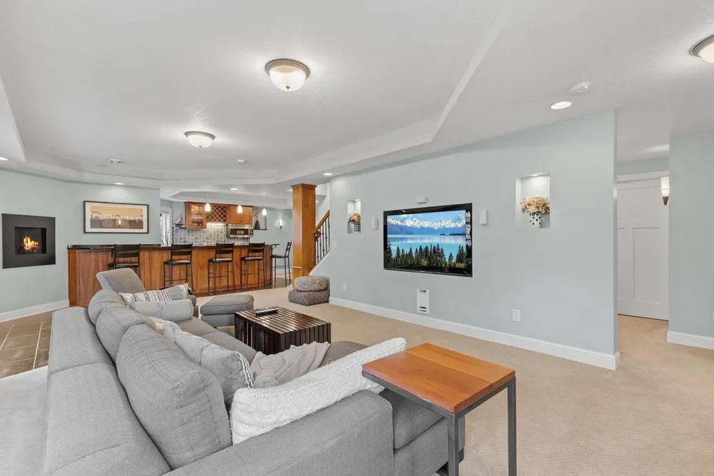9106 COLD STREAM LANE, Eden Prairie, MN 55347