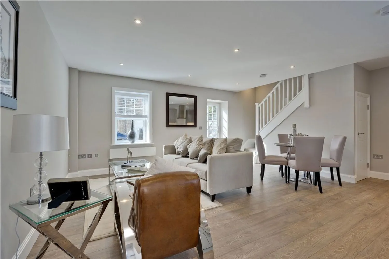 Baker Street, Weybridge, KT13 photo 2