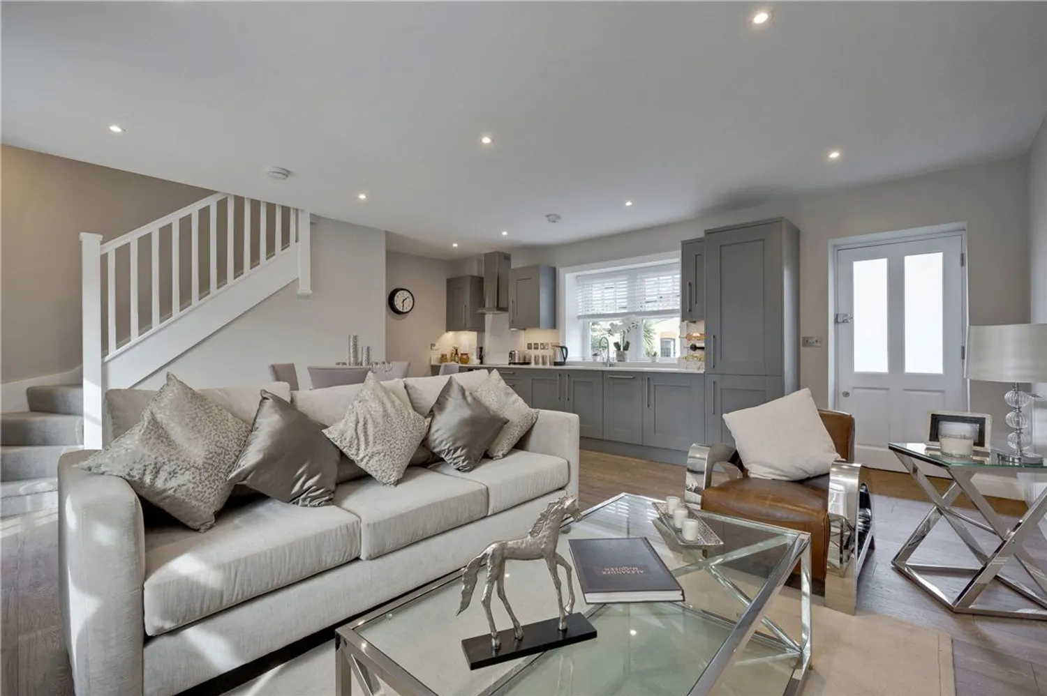 Baker Street, Weybridge, KT13 photo 3