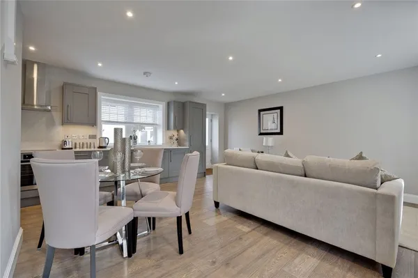 Baker Street, Weybridge, KT13 photo 4