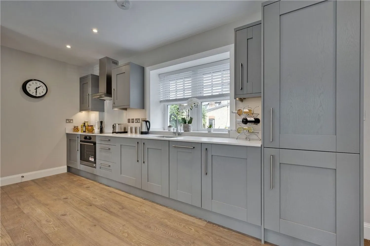 Baker Street, Weybridge, KT13 photo 5