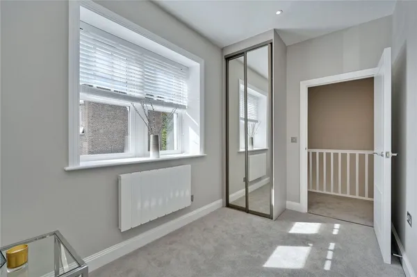 Baker Street, Weybridge, KT13 photo 8