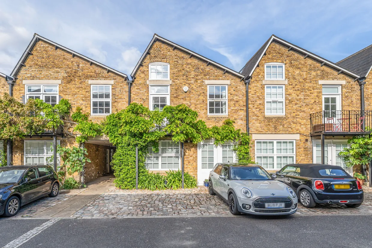 Welmar Mews, London, SW4 photo 2