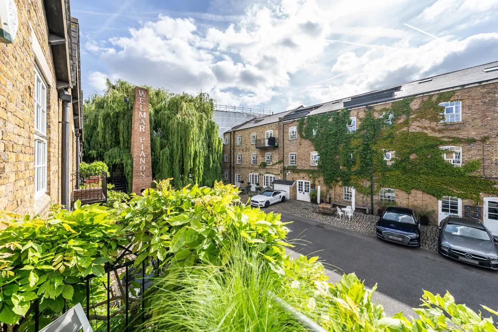 Welmar Mews, London, SW4 photo 16