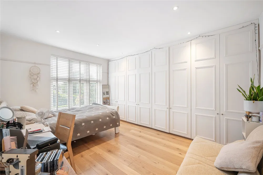 Sutherland Grove, Southfields, London, SW18