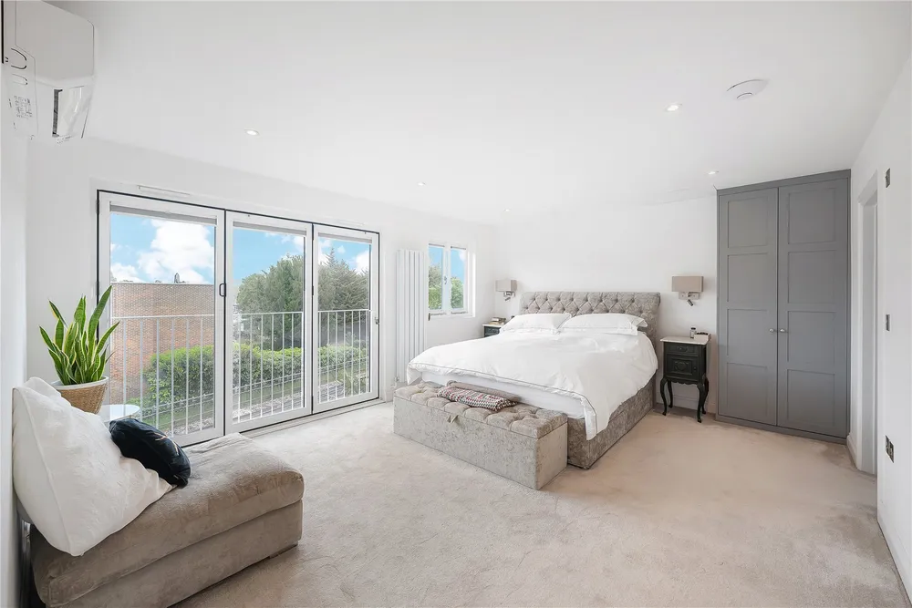 Sutherland Grove, Southfields, London, SW18