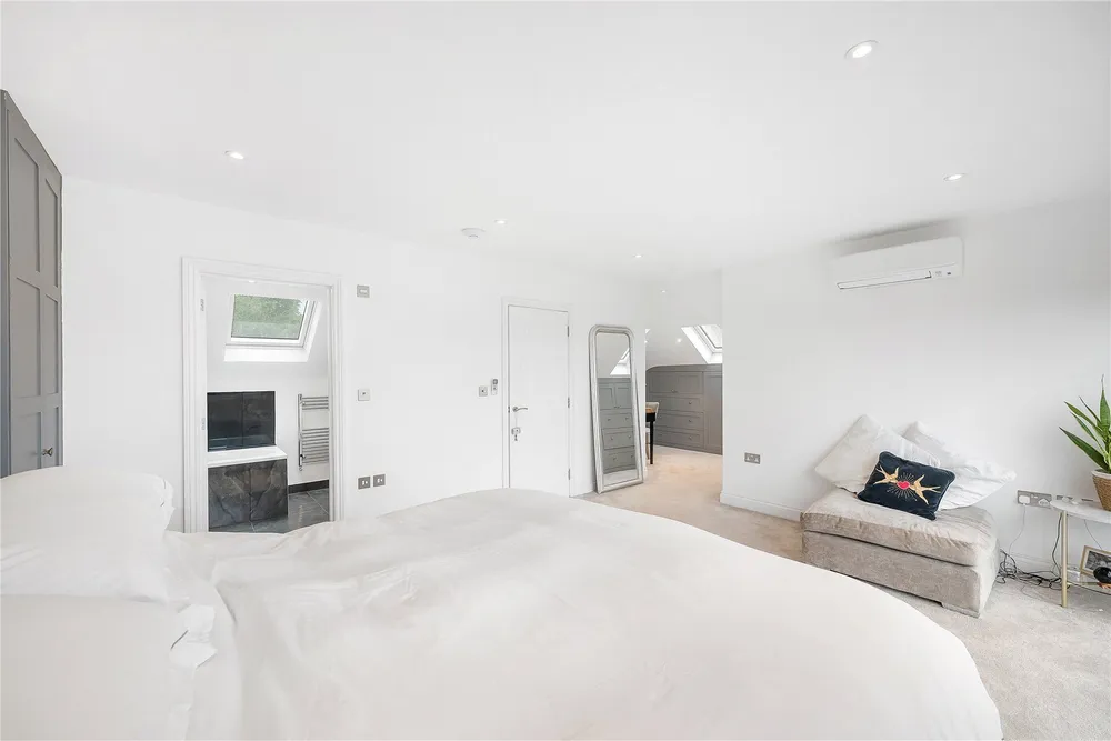 Sutherland Grove, Southfields, London, SW18