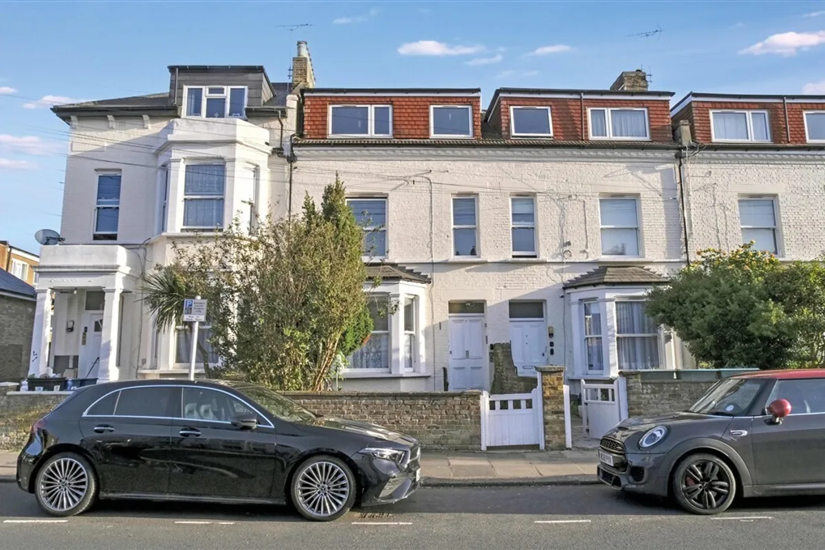 St. Leonards Road, MORTLAKE