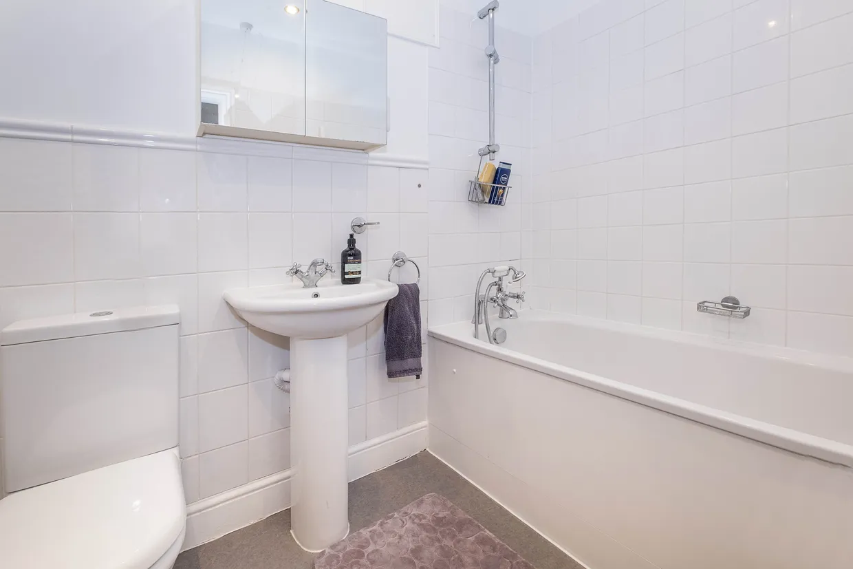 Lower Square, Isleworth, TW7 photo 9