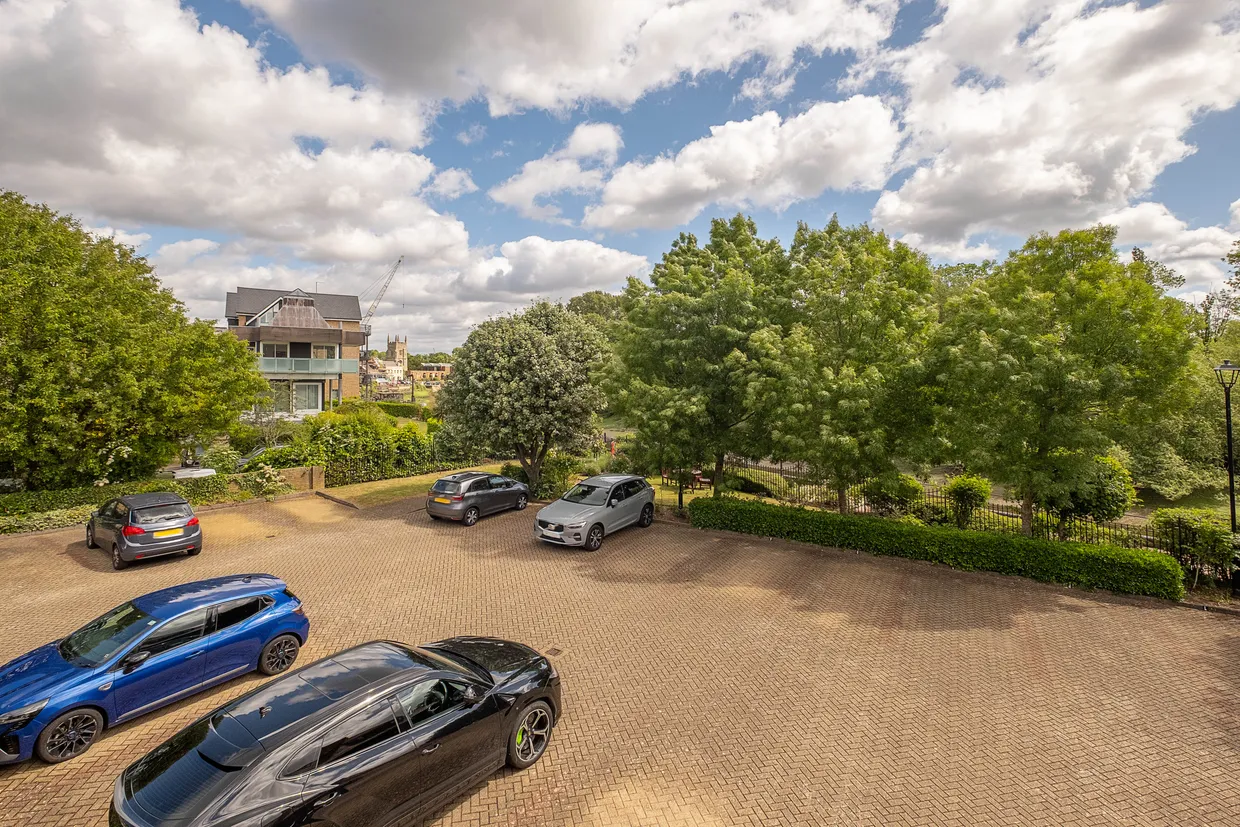 Lower Square, Isleworth, TW7 photo 10