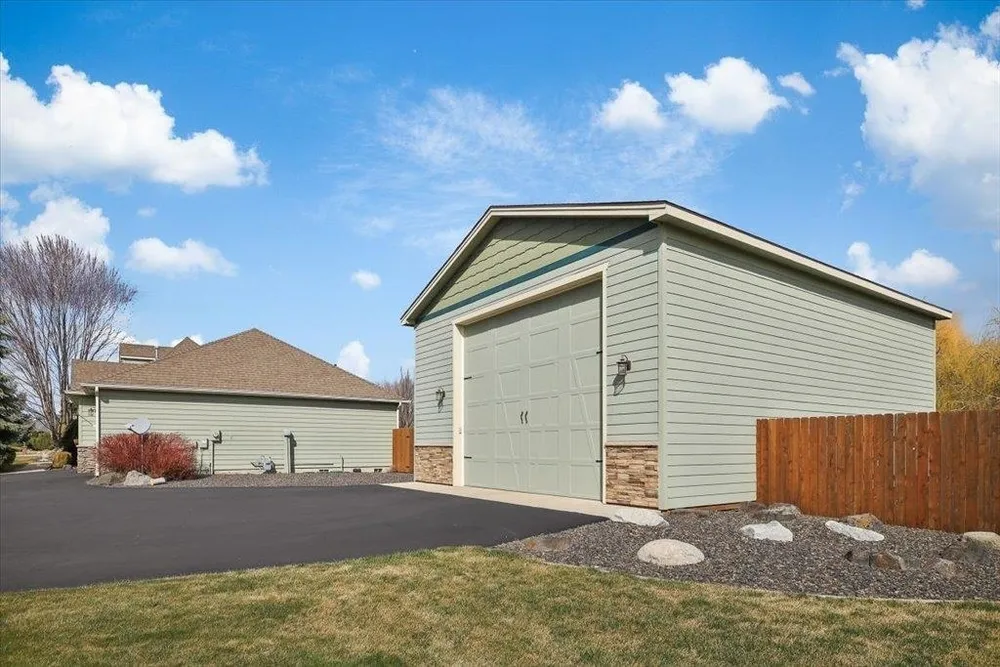 10018 N Moss Ln, Spokane, WA 99208