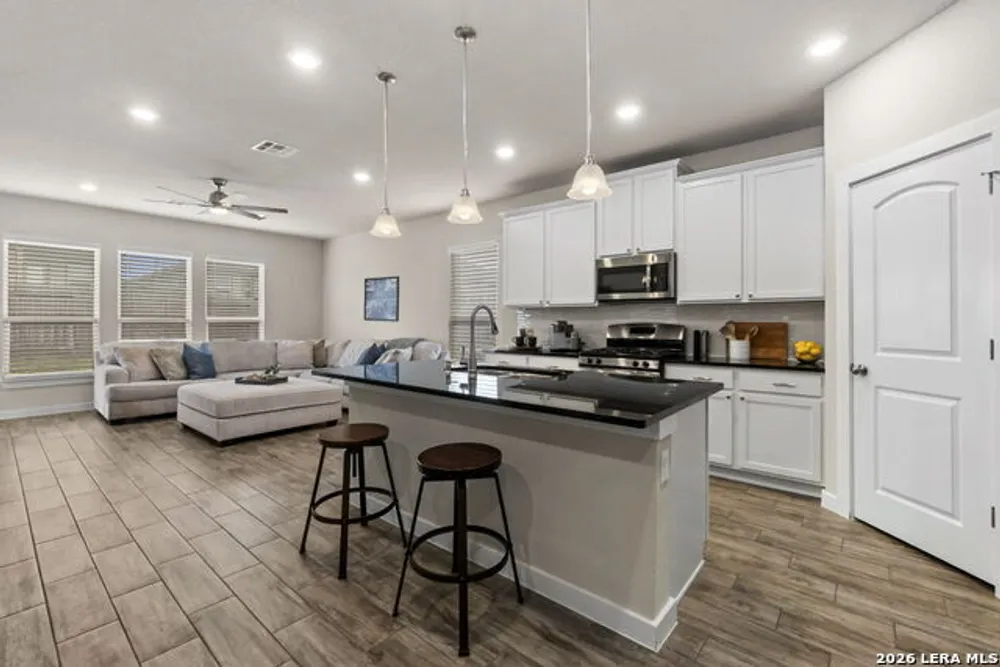 6211 Fox Peak Dr, San Antonio, TX 78247