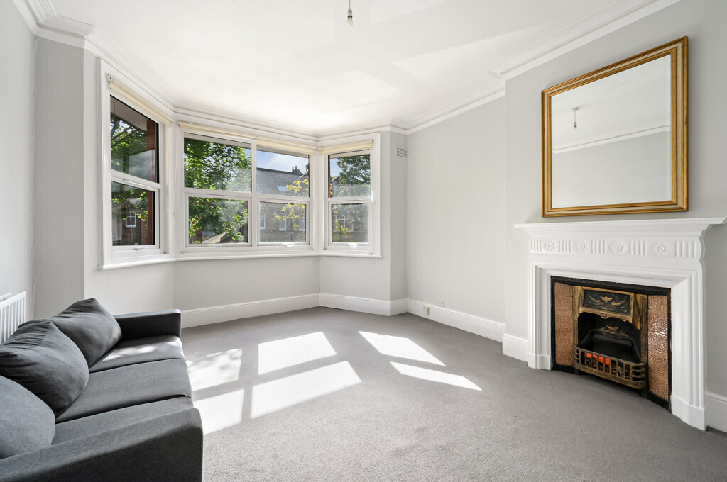 42 (Flat 2) Riggindale Road, Streatham Park, London, SW16 1QJ Image 2