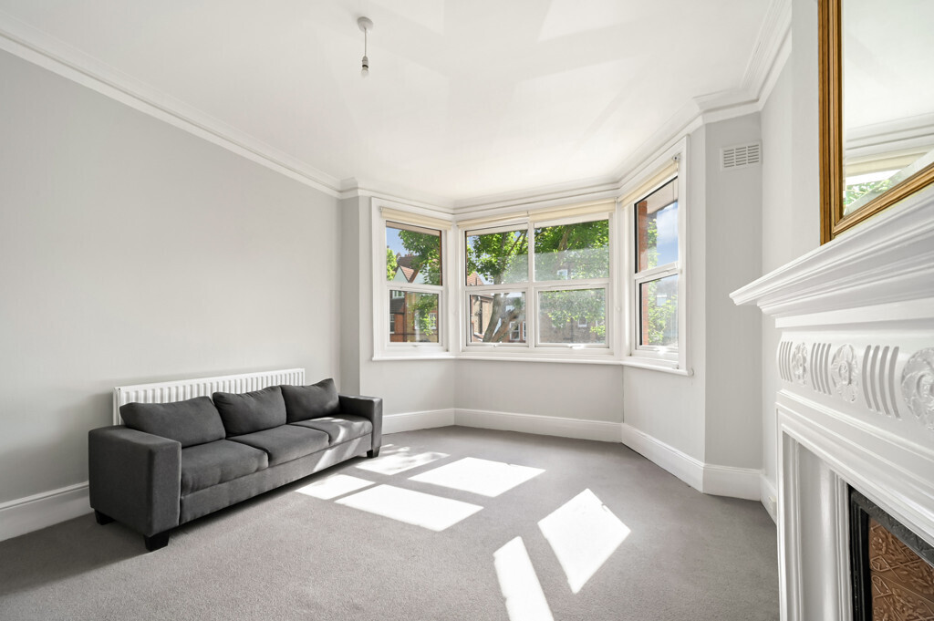 42 (Flat 2) Riggindale Road, Streatham Park, London, SW16 1QJ Image 3