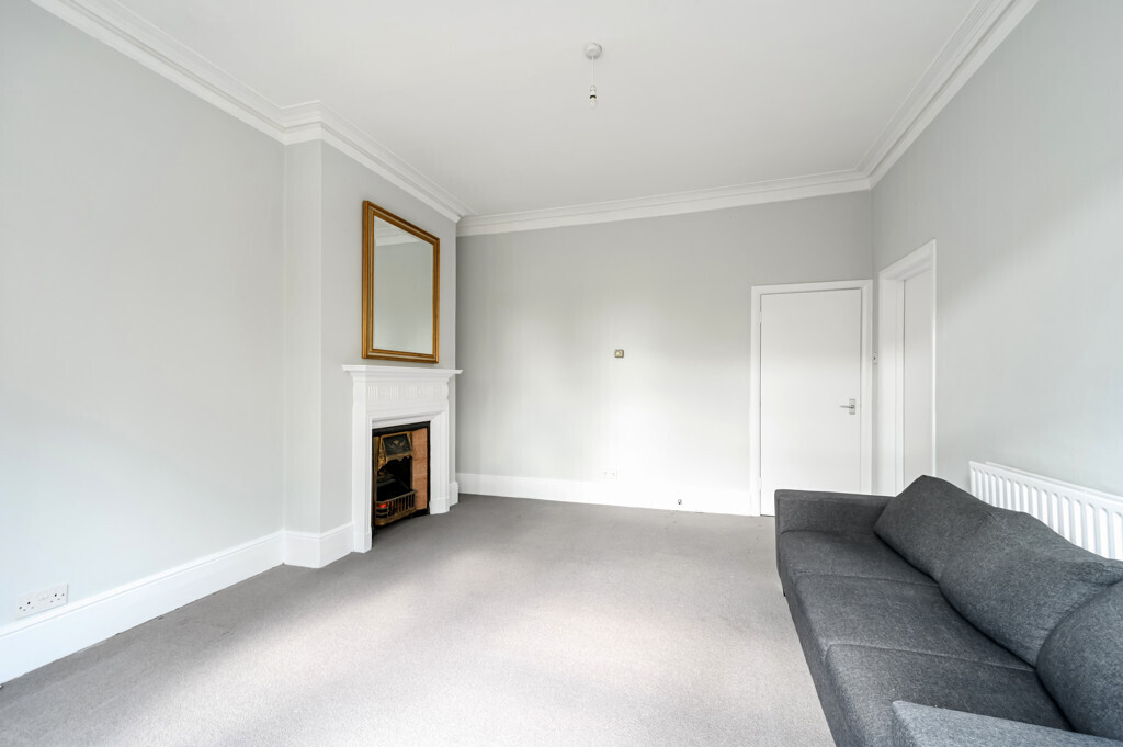 42 (Flat 2) Riggindale Road, Streatham Park, London, SW16 1QJ Image 5