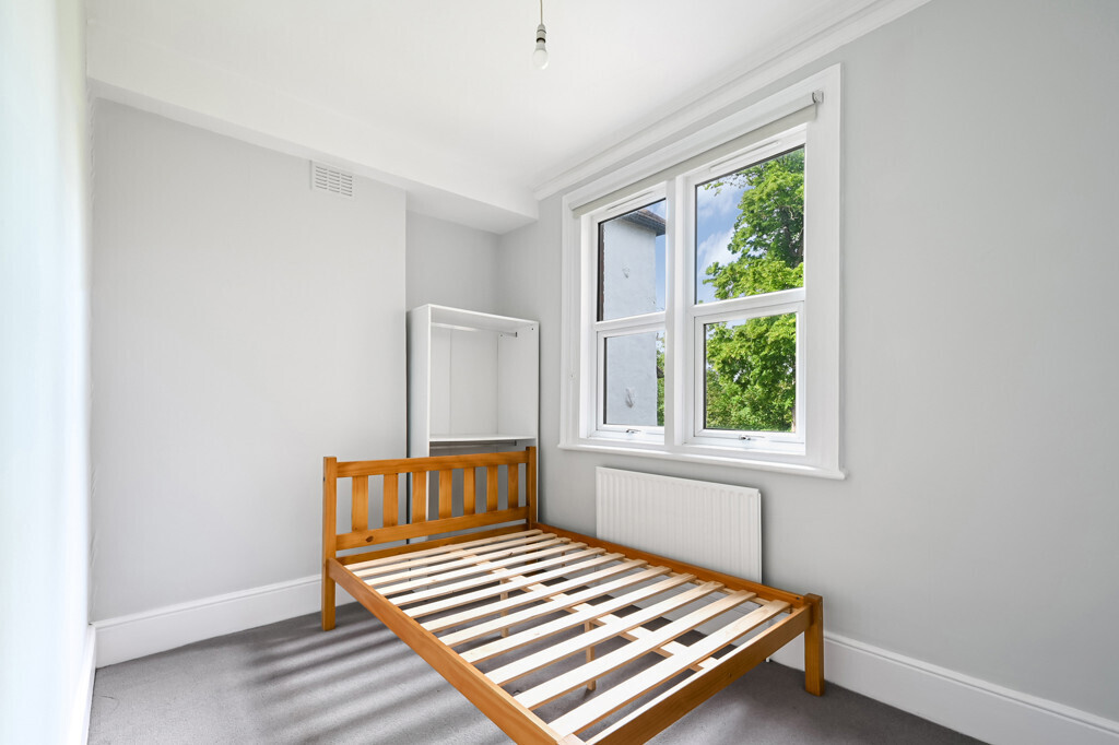 42 (Flat 2) Riggindale Road, Streatham Park, London, SW16 1QJ Image 7