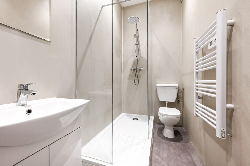 42 (Flat 2) Riggindale Road, Streatham Park, London, SW16 1QJ Image 10