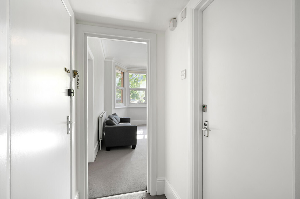 42 (Flat 2) Riggindale Road, Streatham Park, London, SW16 1QJ Image 11